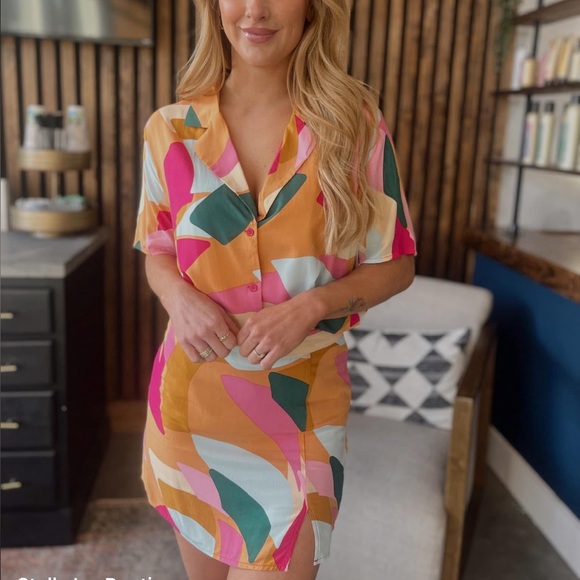 Le Lis Skirt Set - Picture 3 of 8